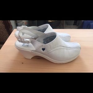Nursing shoes